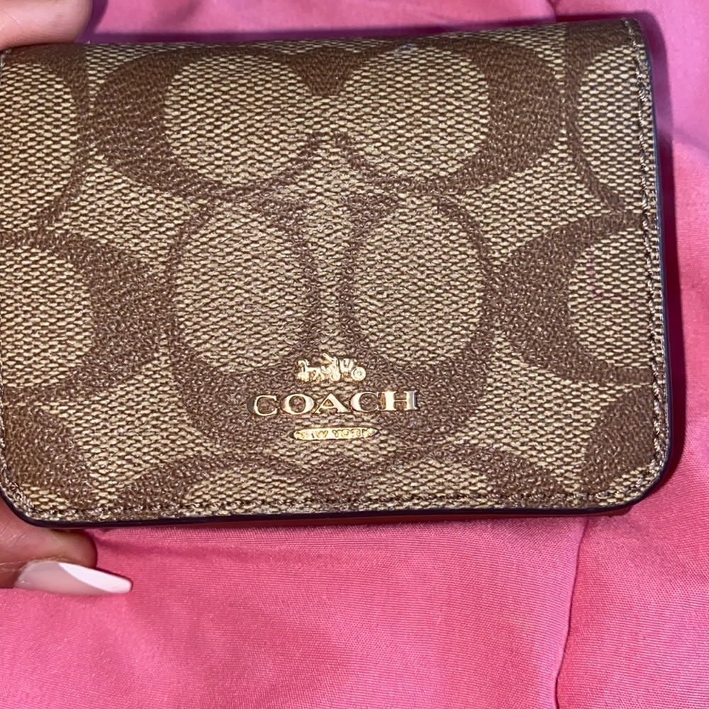 Wallet/coin purse 100% Authentic never used was a gift.